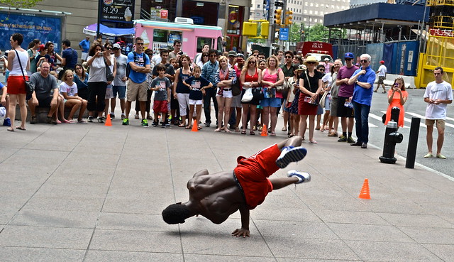 street performers in downtown nyc