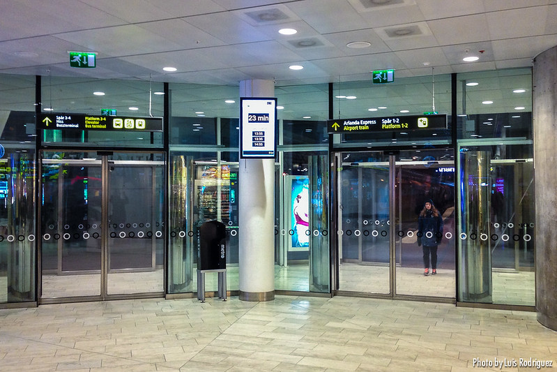 Entrada a los andenes 1 y 2 en la Estación Central de Estocolmo.