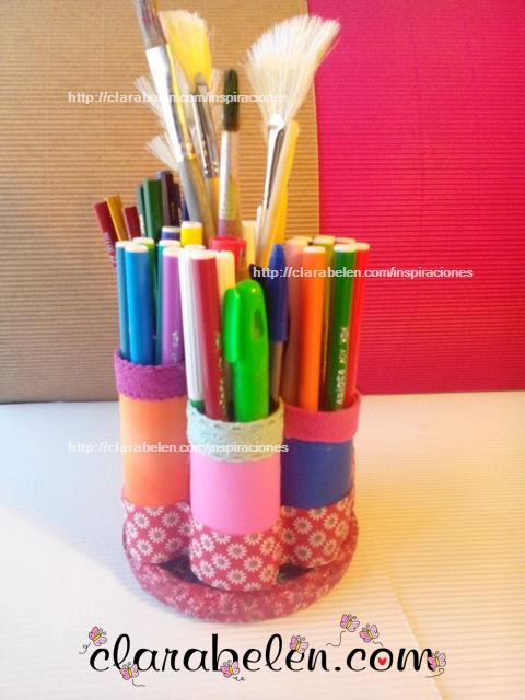 Organizador con tubos de cartón para lápices
