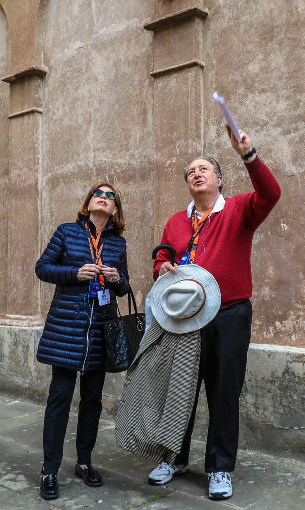Abby and Howard ’73 Milstein on a tour of Trastevere and the Janiculum Hill. 

photo / Bob Joy (B.Arch. '72)