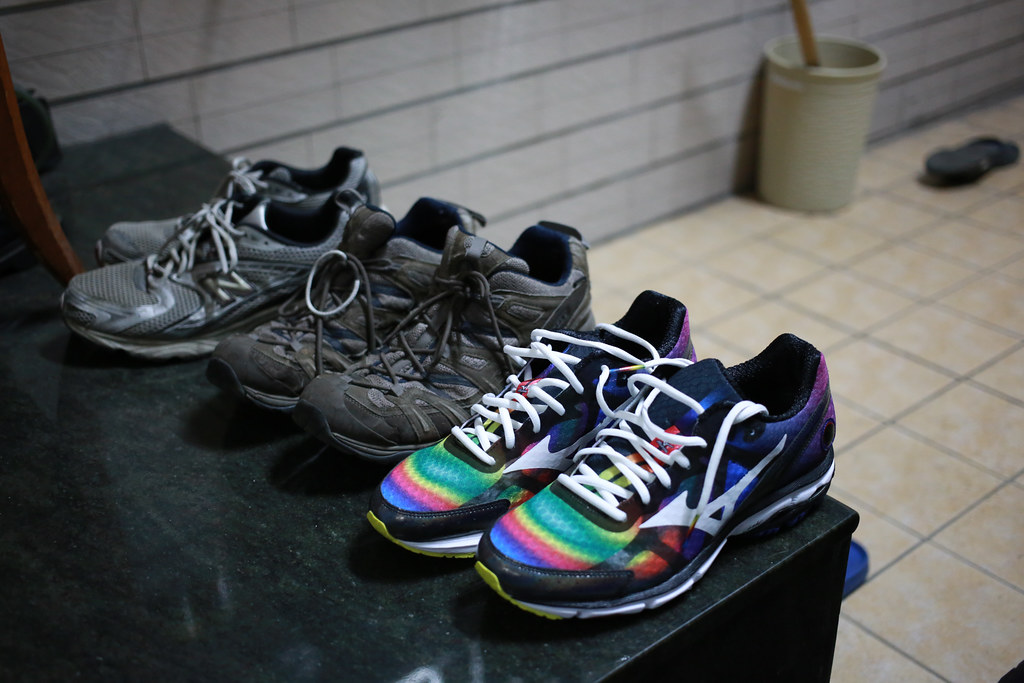 Mizuno Wave Rider 17 Osaka Marathon Rainbow 2013 Mens Running Shoes Sneakers