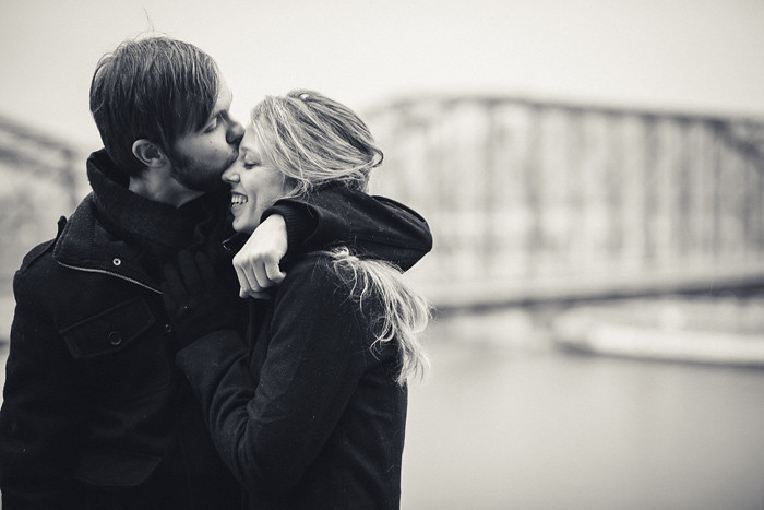 Black-and-white-forehead-kiss-Chattanooga-Walking-Bridge-in-the-background