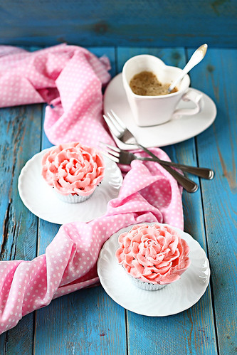Strawberry pink cupcakes 1