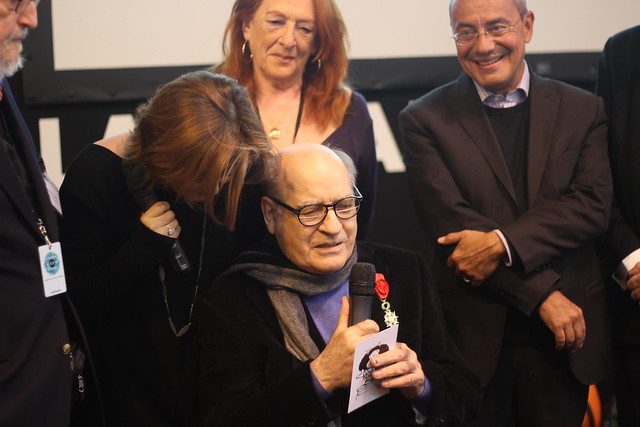 Quino (Mafalda) reçoit la Légion d'Honneur au Salon du Livre de Paris 2014