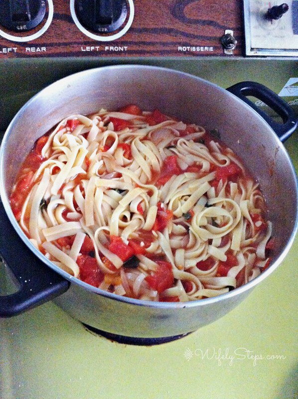 Cook pasta in one pot. Quick and yummy!
