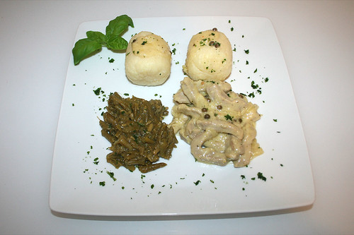 39 - Schweinegeschnetzeltes in Pfefferrahmsauce - Serviert / Pork chop in pepper cream sauce - Served