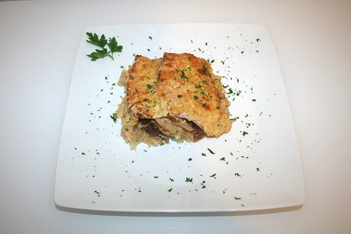 42 - Bayrischer Fleischkäse-Sauerkraut-Auflauf - Serviert / Bavarian meat loaf sauerkraut casserole - Served