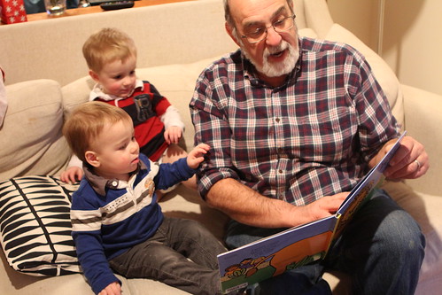 Grandpa Reads Peek-a-Zoo