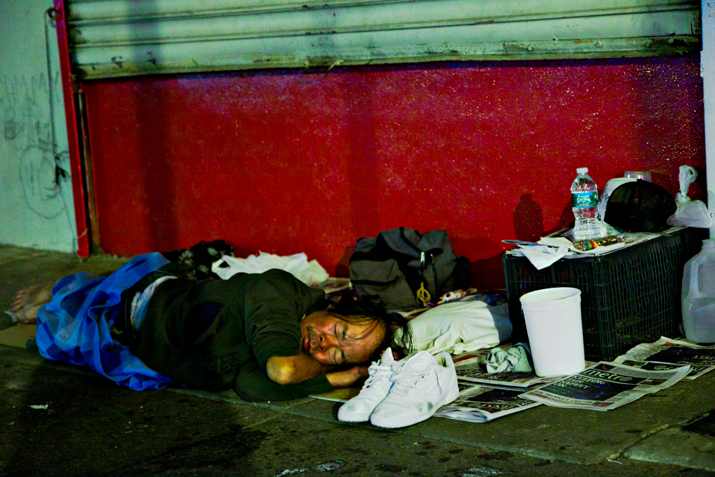 Man-sleeping-outside-donut-shop-on-9-25-13--Italian-Market