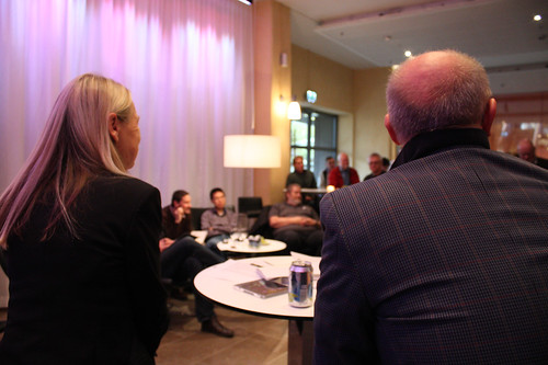 Karin Veres, SON:s vd, och Christian Lindberg, dirigent, kunde se ut över en stor och intresserad publik vid presskonferensen.
