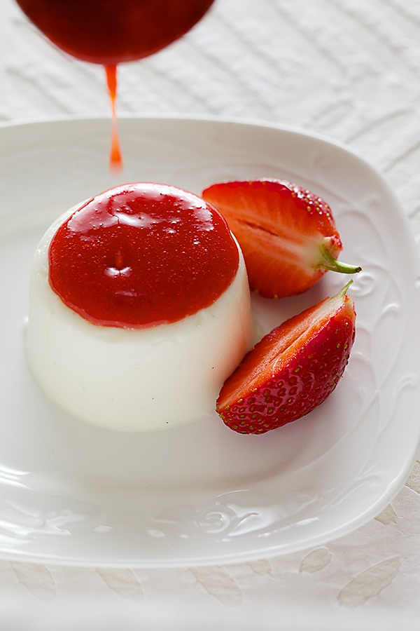 Vegetarian Panna Cotta With Strawberry Coulis