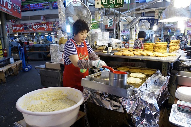 Gwangjang Traditional Market in Korea - rebeccasaw blog-039