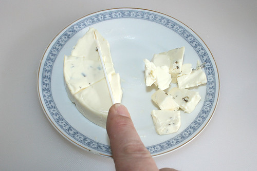 32 - Schmelzkäse zerkleinern / Mince cheese spread
