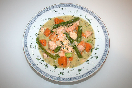 50 - Lachs-Spargel-Topf mit Süßkartoffeln - serviert / Salmon asparagus stew with yams - served