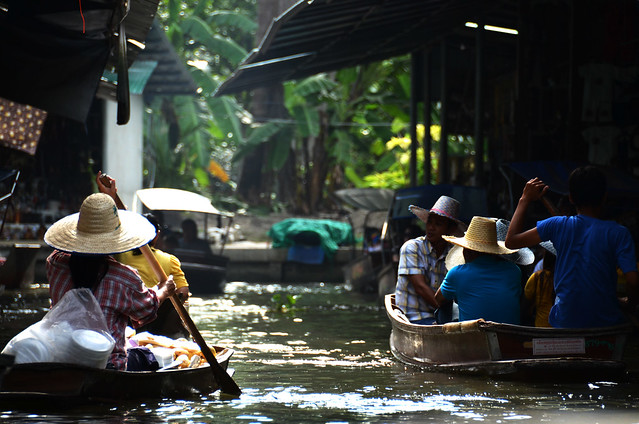 Mercado flotante de Damnoen Saduak en Tailandia
