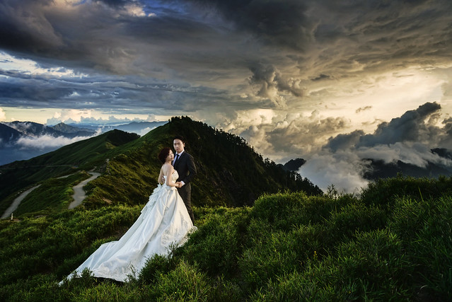 wedding photo in the mountains