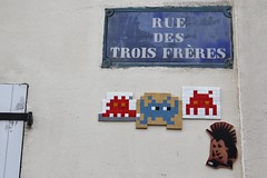 Invader + A2_4666 rue des Trois Frères Paris 18