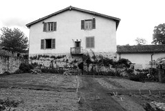Une ferme des Monts du Lyonnais en noir et blanc