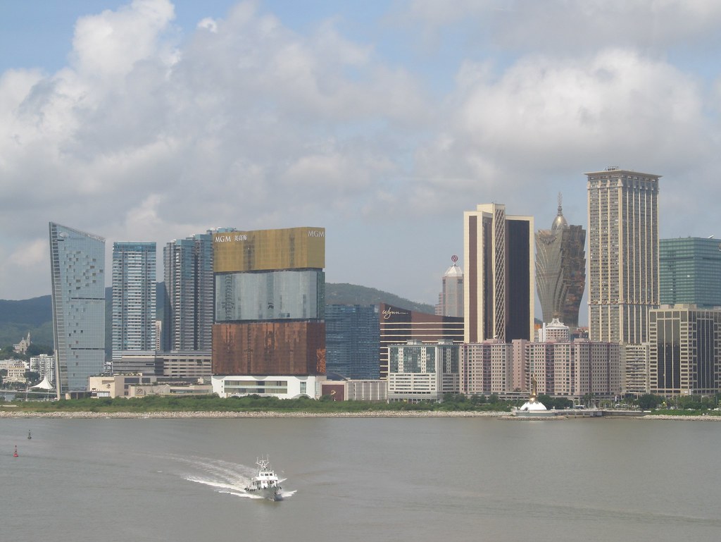 Macau - The old meets the new - Alvinology
