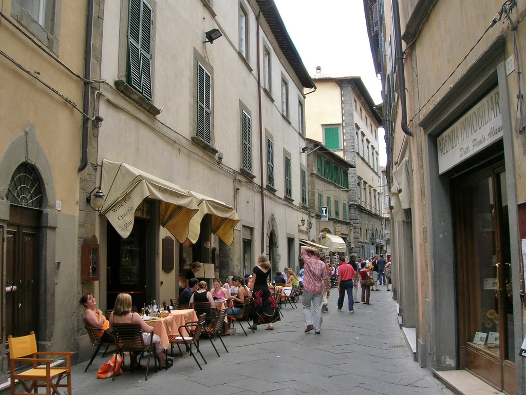 Arezzo – Far from the madding crowd - Alvinology