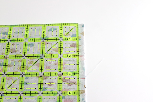 Tutorial: Quilted tissue holder with vintage button closure