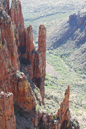 cliff rocks spires land lakeroosevelt globetrip