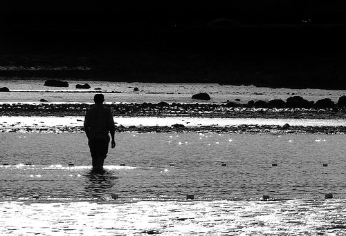 bw net beach water silhouette island fisherman iran persiangulf bandarabbas hormoz hormozgan breadwinner hormozisland khezr upcoming:event=418807 khezrbeach