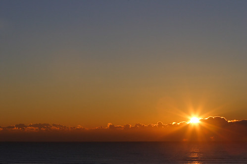 sea sky cloud sun japan sunrise geotagged blog seaside pacific chiba 日本 hatsuhinode 初日の出 千葉県 太平洋 千葉 hasunuma 海浜公園 九十九里 mrhayata sanbu geo:lat=355890336 geo:lon=1405022403 蓮沼