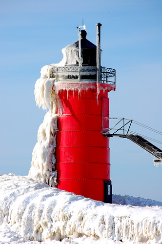red lighthouse ice pier southhaven catchycolorsred nikond40 55200mmvr pfogold nikond40xd60challenge