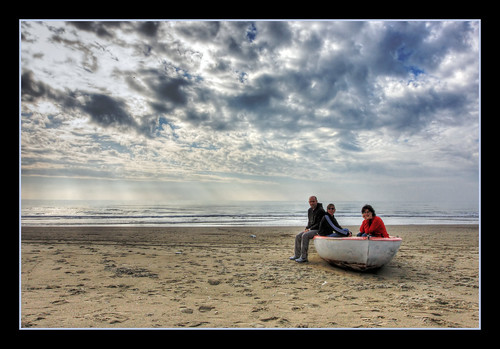italien friends sea portrait italy beach clouds strand boot boat meer barca italia nuvole mare wolken amici amicizia freunde spiaggia hdr frienship supershot 10faves flickrsbest lidodeipini 40d anawesomeshot superbmasterpiece hbierau 40deurope