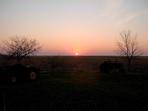 sunrise campagne leverdesoleil tracteurs