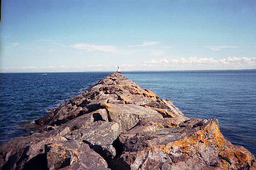 lighthouse harbor rocks upperpeninsula marquette breakwall marquettemi