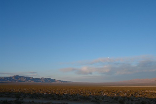 california moon sunrise desert luna mojavenationalpreserve nipton eastmojave ivanpahvalley newyorkmountains