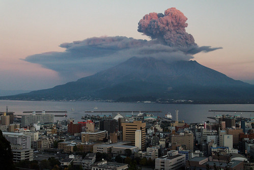 sunset japan volcano smoke kagoshima ash eruption sakurajima