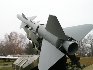 S-75 Dwina der Flugabwehrraketenkomplex Wolchow russisch С-75 Двина, NATO-Codename: SA-2 Guideline
am Flugplatz Cottbus, Engel oder Teufel am Himmel 166