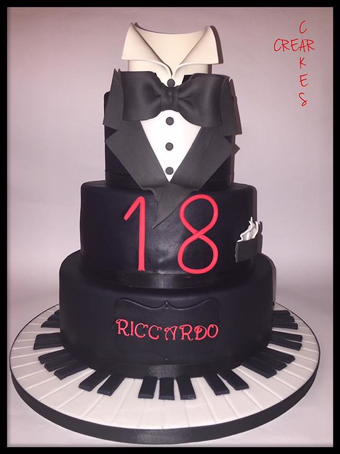 For a young pianist by Ileana Lino‎ of Crear Cakes