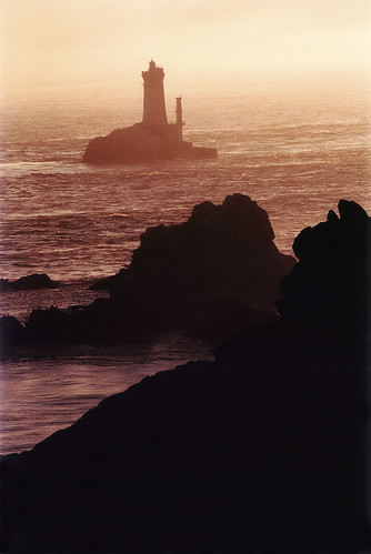 ocean 2001 light sunset sea cliff lighthouse france luz faro atardecer tramonto mare bretagne cliffs breizh francia phare luce oceano bretagna pointeduraz exquisitesunsets