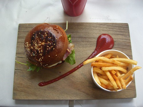 Beef Burger - Cafe Vue