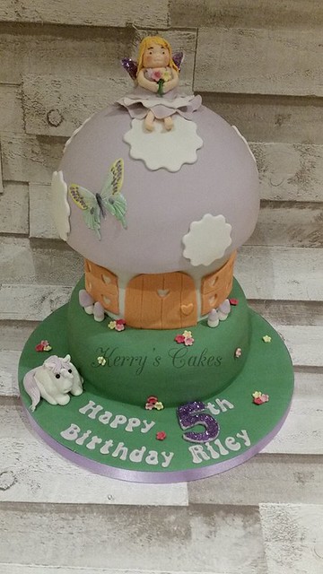 Cake by Kerry's Cakes
