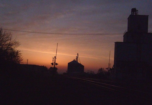 morning rural sunrise dawn illinois village silo ashton railroadtracks