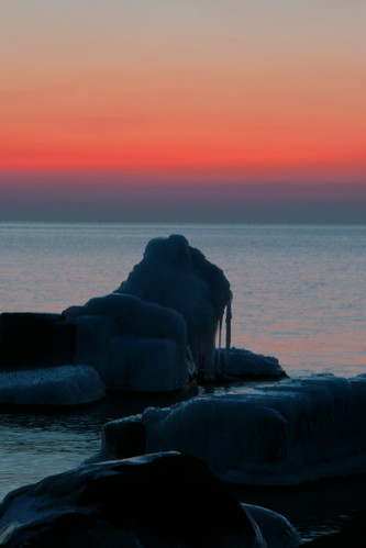 winter ice minnesota silhouette sunrise lakesuperior covepointlodge allensphotography