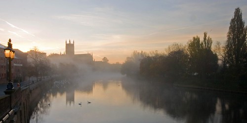 city england mist fog sunrise river geotagged dawn cathedral centre severn worcestershire worcester impressedbeauty impressdbyyourbeauty geo:lat=52191197 geo:lon=2225772