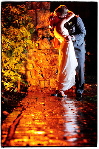 wedding newyork reflection love rain groom bride nikon kiss jen flash may upstatenewyork 2008 d3 lechateau jenandchris sb800 southsalem strobist 2470mmf28g