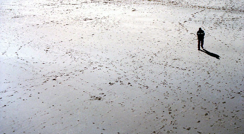 shadow people colour beach 35mm easter march seaside spring rainbow sand nikon kodak britain lincolnshire cropped skegness kodak200 nikonel2 ©danielamiernik thetrickofthelight