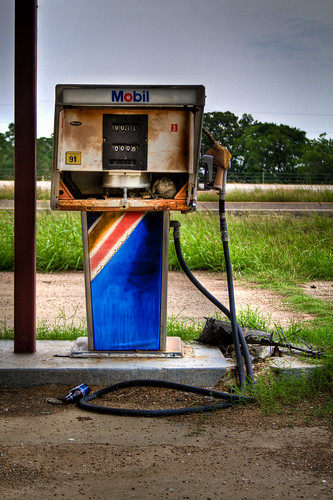 abandoned station canon geotagged texas unitedstates angus tx houston mobil roadtrip gas pump 7d oil hdr realistic 2011 canonef28135mmf3556isusm photomatix i45 tonemapped ©ianaberle geo:lat=31965552 geo:lon=96421423