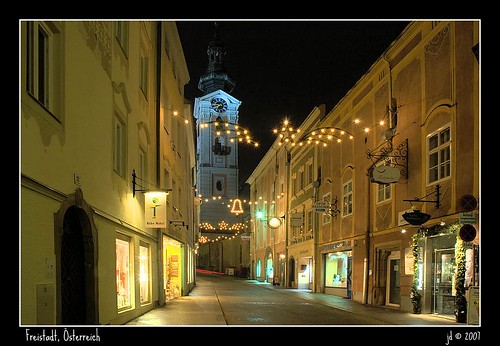 christmas street old city night lights austria österreich europe view central eu upper historical oberösterreich autriche