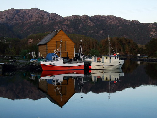 sea nature water boathouse fishingboat masts bømlo sunnhordland workboats buoyant siggjo kulleseidkanalen sakseid finnås