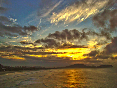 sea brazil praia beach brasil clouds sunrise lights mar cost shore nuvens luzes brésil céusky morrodomaluf seasunclouds “enseadabeach” “nascerdosol” guarujáisland ilhadoguarujá “praiadaenseada