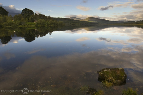 summer lake reflection water sunrise landscape scotland highlands calm serene loch lochgarry scottishhighlands