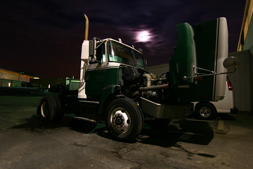 longexposure moon tractor car night clouds truck volvo nc industrial northcarolina winstonsalem lsc yardtractor tokinaatx124afprodx lococholo lyndonsteel